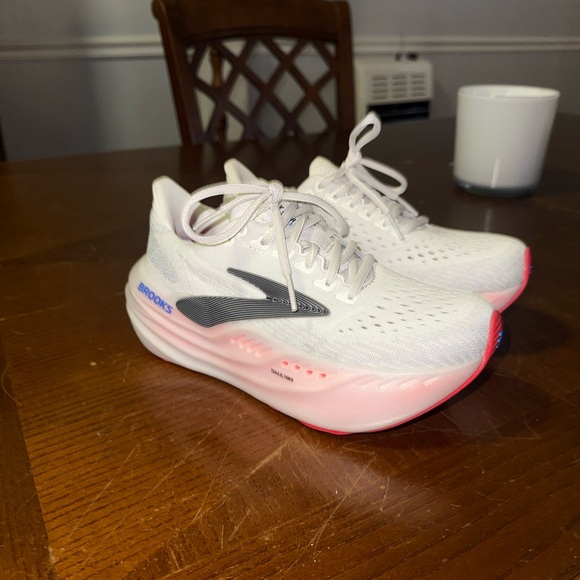 Brooks Shoes - Brooks Glycerin Max  - White and Pink